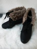 Hochhackige Stiefel,schwarze Stiefel,braune Stiefel Adidas Schuhe Niedersachsen - Salzhemmendorf Vorschau