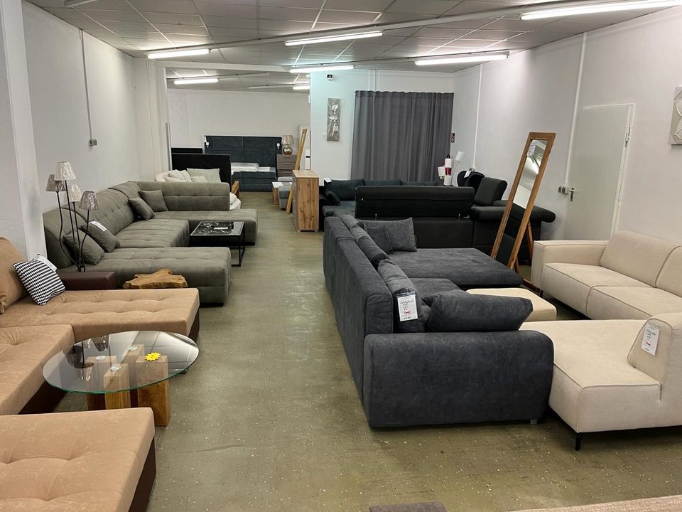 Möbel Outlet/Baumkantentisch Schlafsofa Betten Tische Stühle in Breidenbach (bei Biedenkopf)