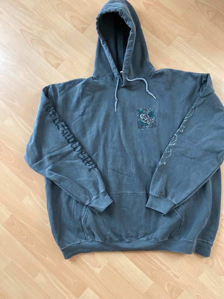 Hoodie mit Rückenprint, grau, Gr. M/L, wie  NEU in Altdorf