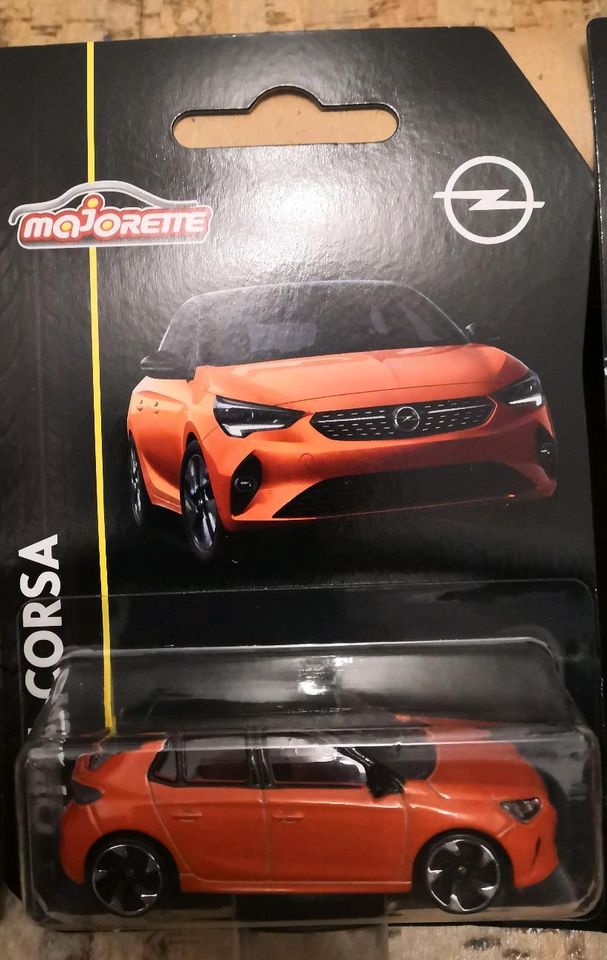 Opel Corsa F (E), 1:64, Orange, Rot, Blau, Neu, OVP in Büttelborn