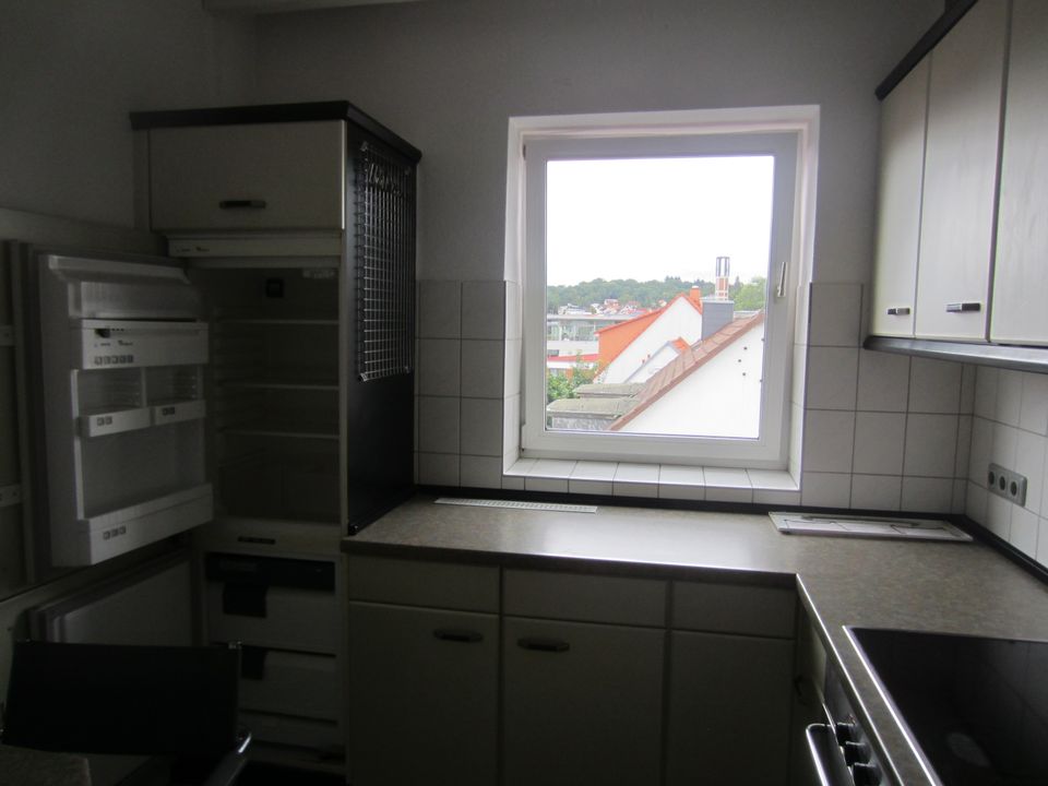STADTMITTE, große-helle 2-Zimmer-Dachgeschoss-Wohnung in Bad Vilbel