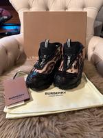 Burberry Sneaker im Animal-Print – Neu und ungetragen München - Altstadt-Lehel Vorschau