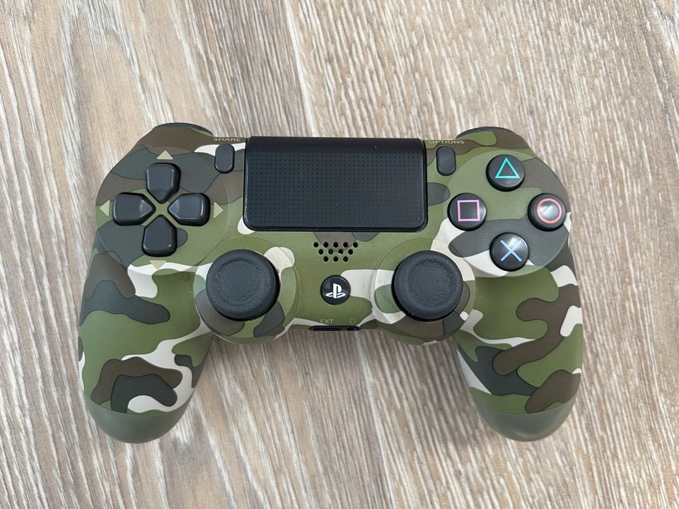 Ps4 mit Controller in Halle