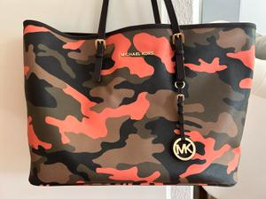 Camo michael kors tote hotsell