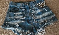 Coole Jeans Shorts Hotpants mit Nieten u. Löchern destroyed Look Düsseldorf - Gerresheim Vorschau