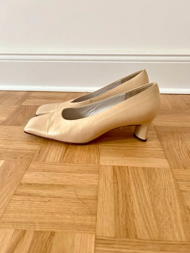 Vintage Y2K Ballett Kitten Heel Gr. 39 beige Leder gold Pumps in Düsseldorf