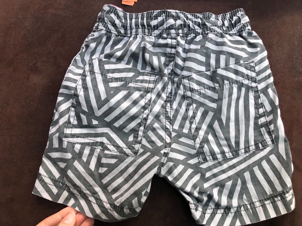 H&M Shorts Bermudas Muster mit Taschen Gummibund gr 92 in Olching