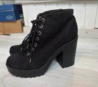 Schwarze Stiefeletten Blockabsatz Gr.39 Nordrhein-Westfalen - Hamm Vorschau