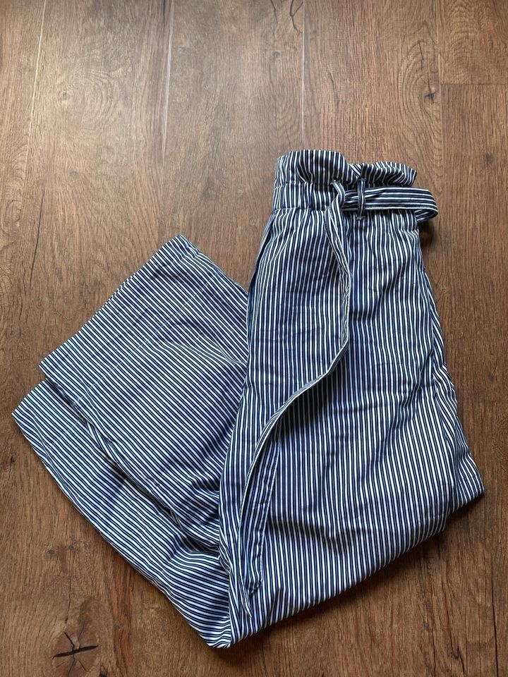 Sommerhose H&M blau weiß in Stade