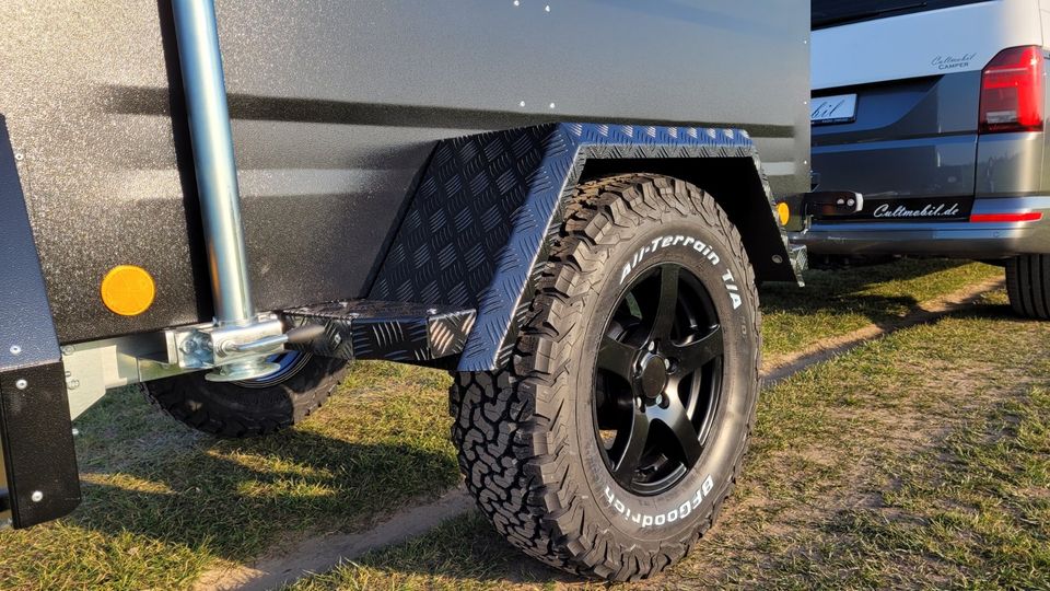 Dachzeltanhänger KT-EB2 Plus Offroad TPV Böckmann Kofferanhänger mit verstärktem Deckel für Dachzelte - Fahrradanhänger - Minicamper - Anhänger in Syke