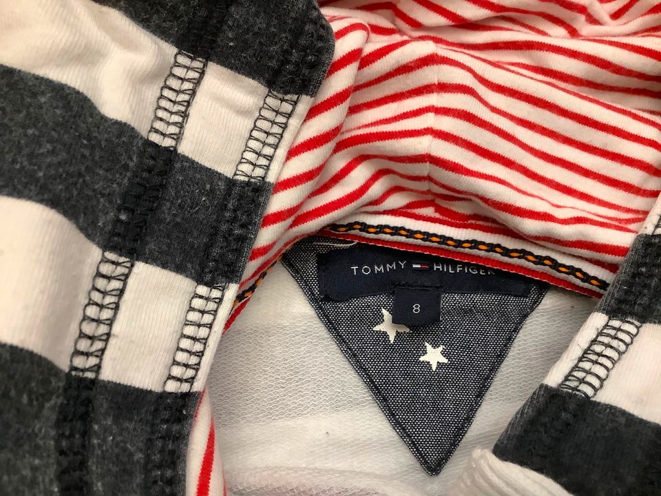 Hoodie von Tommy Hilfiger Kurzarm Größe 128 unisex in Korschenbroich