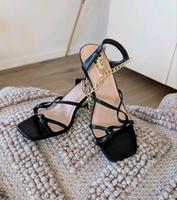 Pumps 38 High Heels Schwarz Gold Kette Chain Sandaletten Sandalen Niedersachsen - Stuhr Vorschau