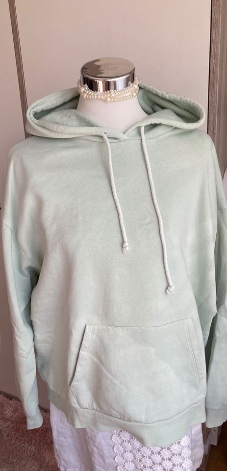 Sweatshirt mit Kapuze Größe 40 L in Cottbus