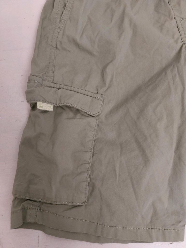 H&M etwas längere Shorts kurze Hose Bermudas grün Jungs  128 in Germering