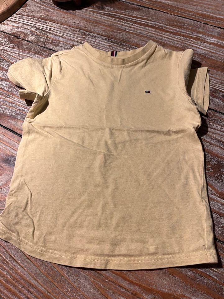 Tommy Hilfiger T-Shirt Gr. 140 in Rödinghausen