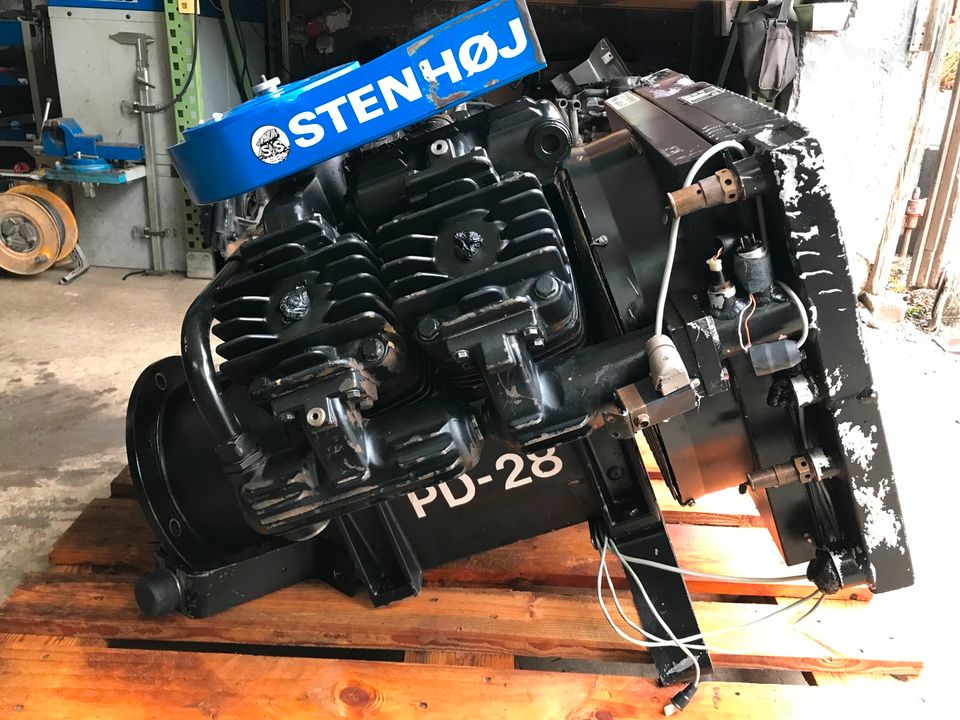 STENHOJ PD - 28 BOX KOMPRESSOR 10 BAR 22 KW GUTER ZUSTAND in Schönberg