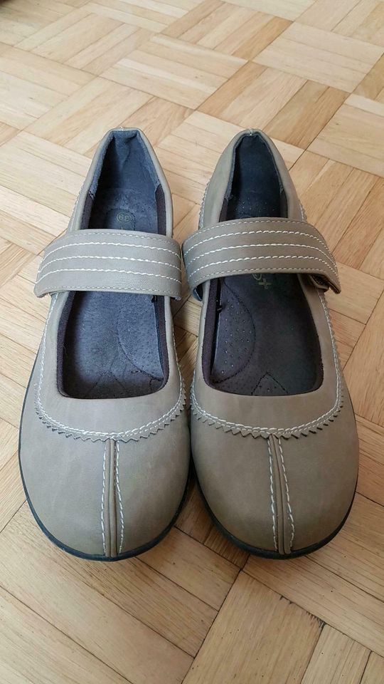 sehr bequeme Ballerinas in taupe mit leichtem Absatz in Gr. 39 in Bayern -  Helmstadt | eBay Kleinanzeigen ist jetzt Kleinanzeigen