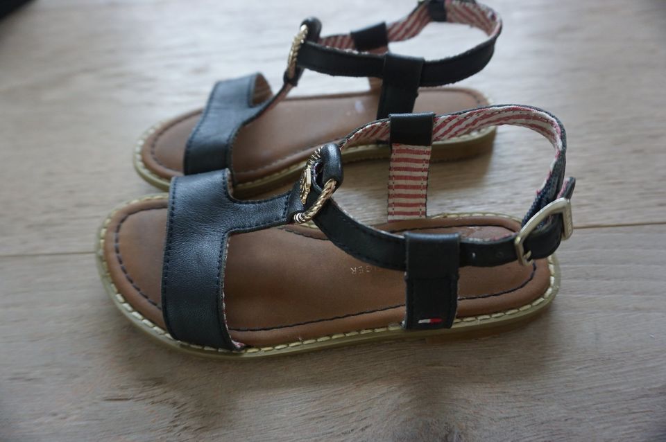 Tommy Hilfiger Sandalen, Gr. 29, top! in Buxtehude