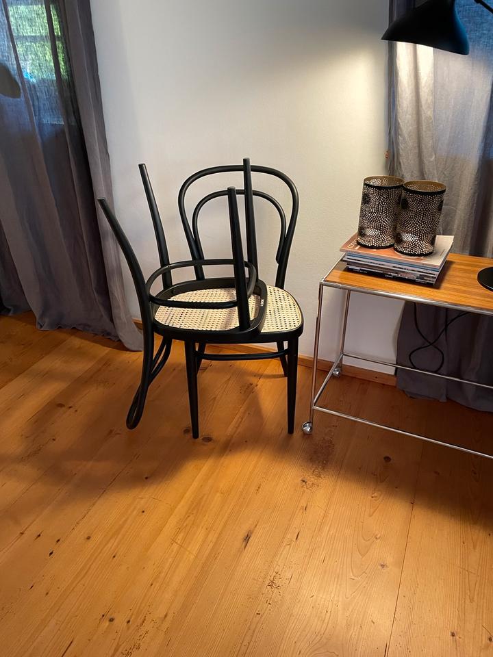 2 Thonet Stühle restauriert top Zustand vintage matt schwarz in Surberg