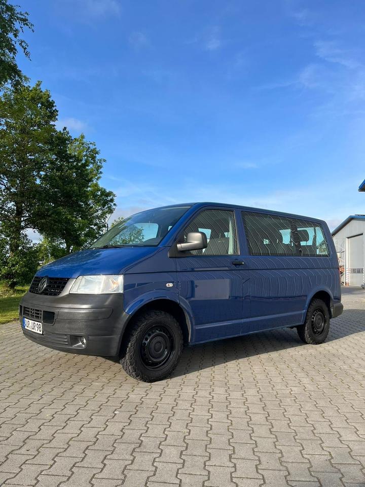 Mietwagen 9-Sitzer Bulli mieten/leihen – VW T5 für 7-9 Personen in Südbrookmerland