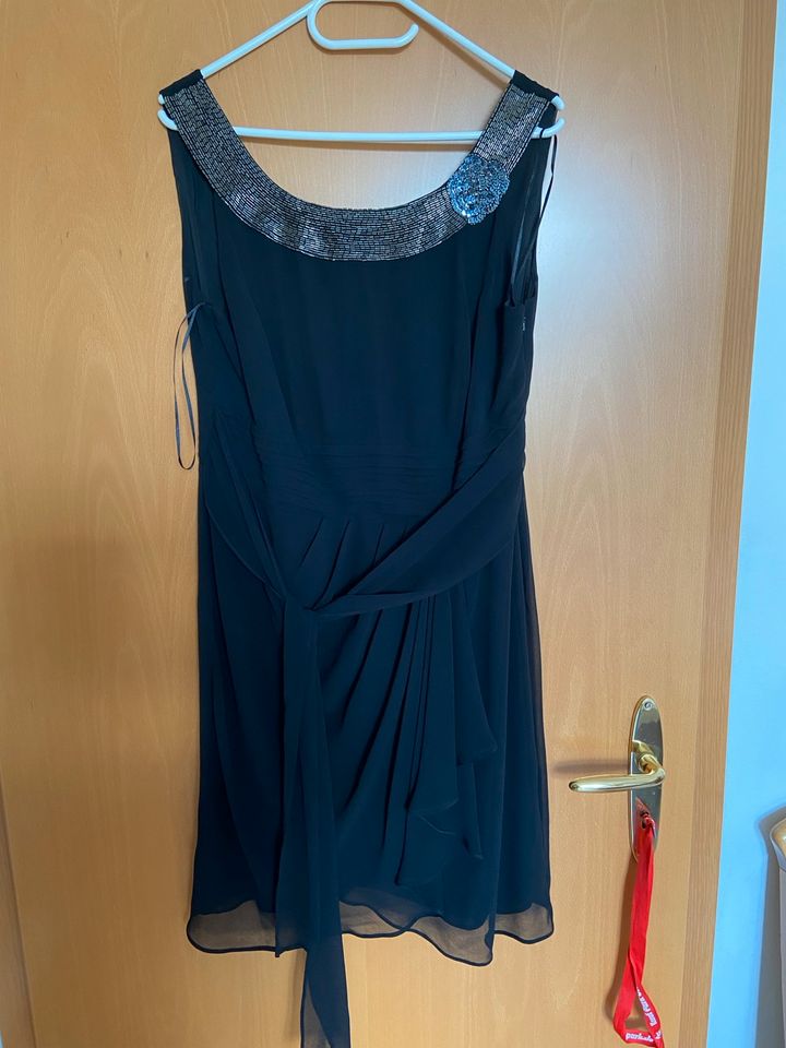 Schwarzes Kleid neu Größe 42 in Göttingen