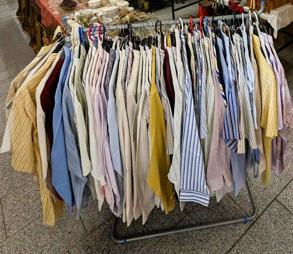 Oberhemden, 56 Stück in verschiedene Farben & Größen zu verkaufen in Kevelaer