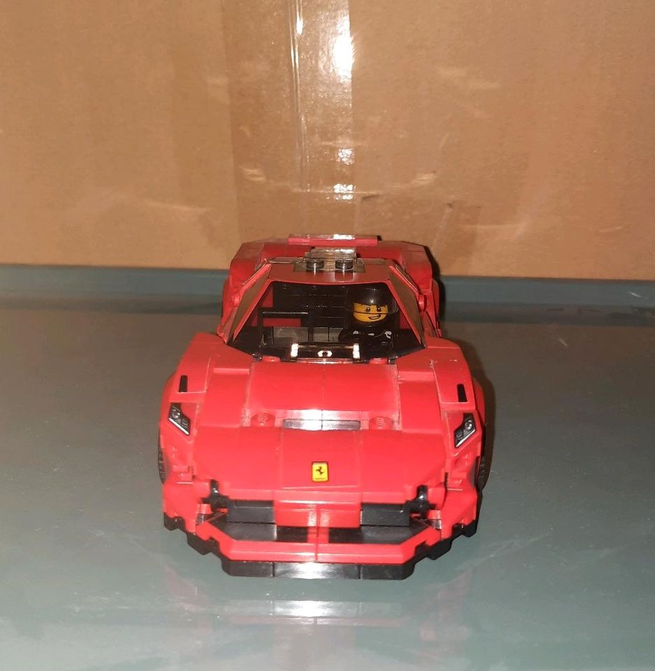 Ferrari F8 aus Lego⁸ in Stuttgart