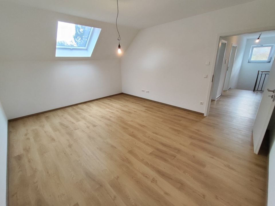 1,2,3 & MEINS: Neubau Doppelhaushälfte 162 m² mit Stellplatz / Erstbezug in Weinsbach! in Öhringen