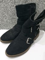 Nagelneue schwarze Stiefel Stiefeletten Gr. 40 Nieten Schnallen Hessen - Münchhausen Vorschau