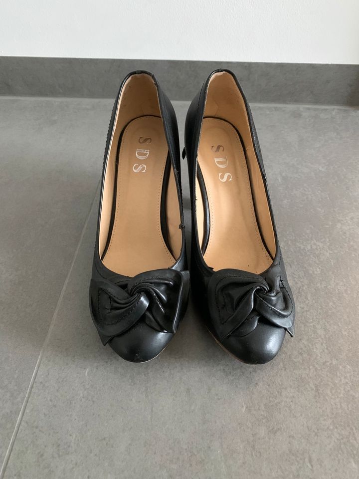 Absatzschuhe Pumps schwarz mit Schleife Leder in Ebelsbach