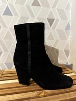 Original PRADA Wildleder Stiefeletten in 38, 5 Niedersachsen - Gifhorn Vorschau