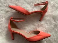 Asos Schuhe High Heels Pumps spitz Absatzschuhe Stiletto coral 37 Frankfurt am Main - Sachsenhausen Vorschau