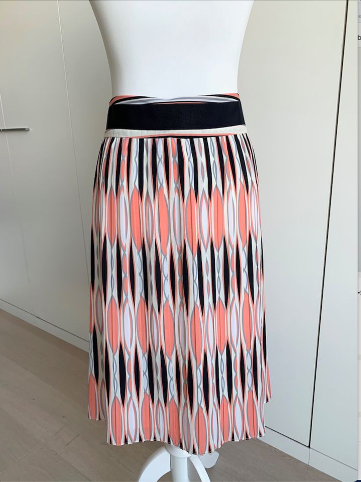 Designer Rock von MAX & CO, apricot-schwarz-creme, Gr. 36 in Düsseldorf