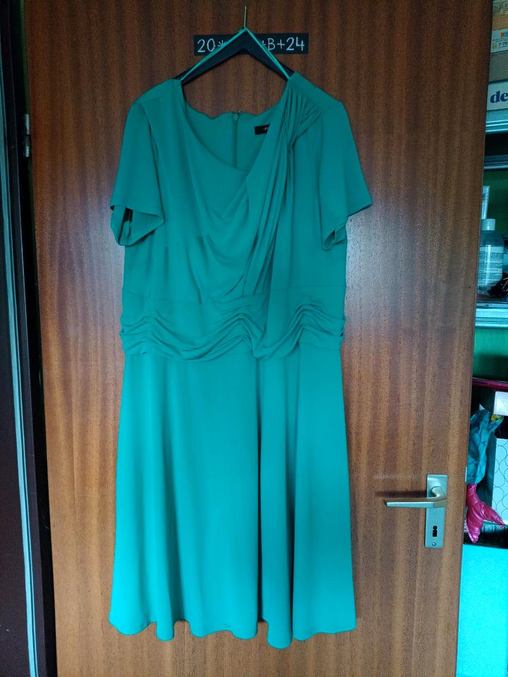 Kleid grün/kräftiges mint in Wachtendonk