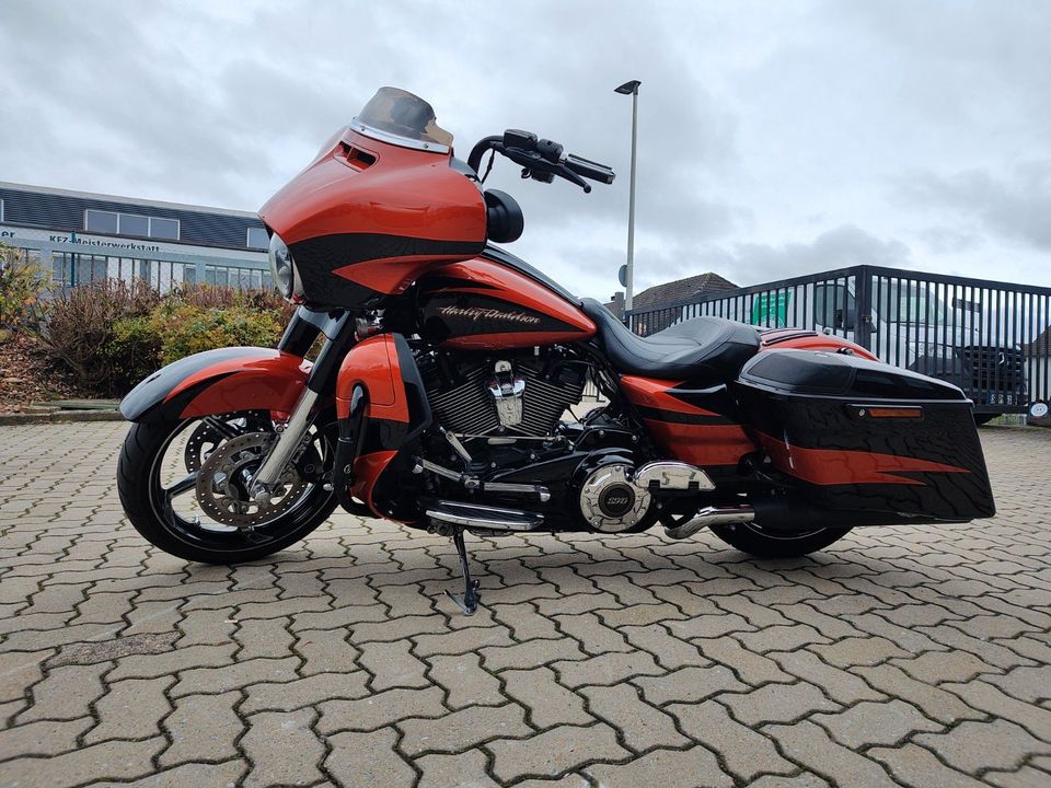 Harley-Davidson CVO Street Glide in Hettstadt
