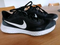 Nike Kinder Sneaker schwarz Gr. 35,5 Hessen - Offenbach Vorschau