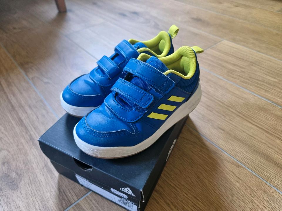 Adidas Turnschuh Hallenschuh Gr. 30 in Leopoldshöhe