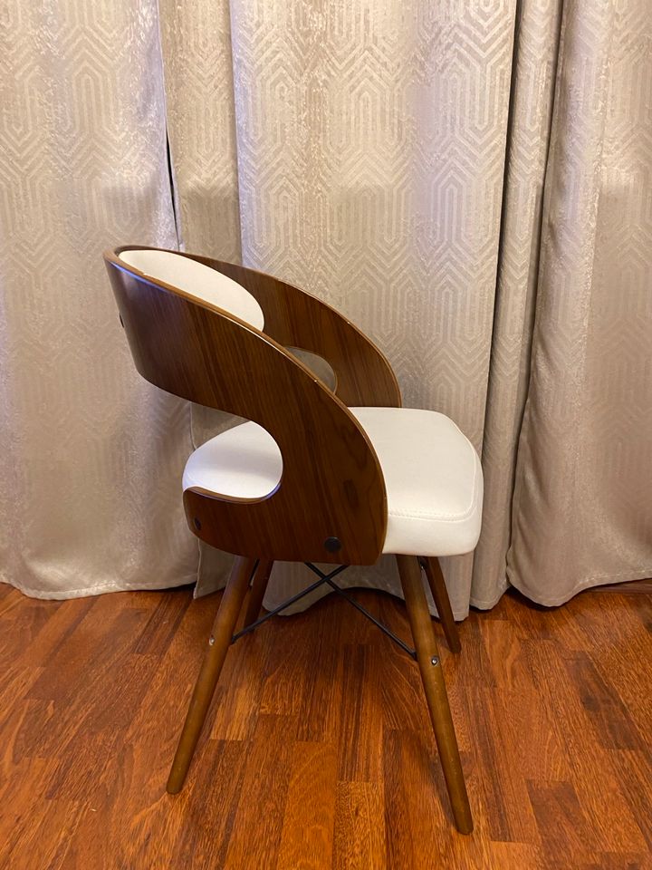 Designer Stuhl aus Holz in Bad Vilbel