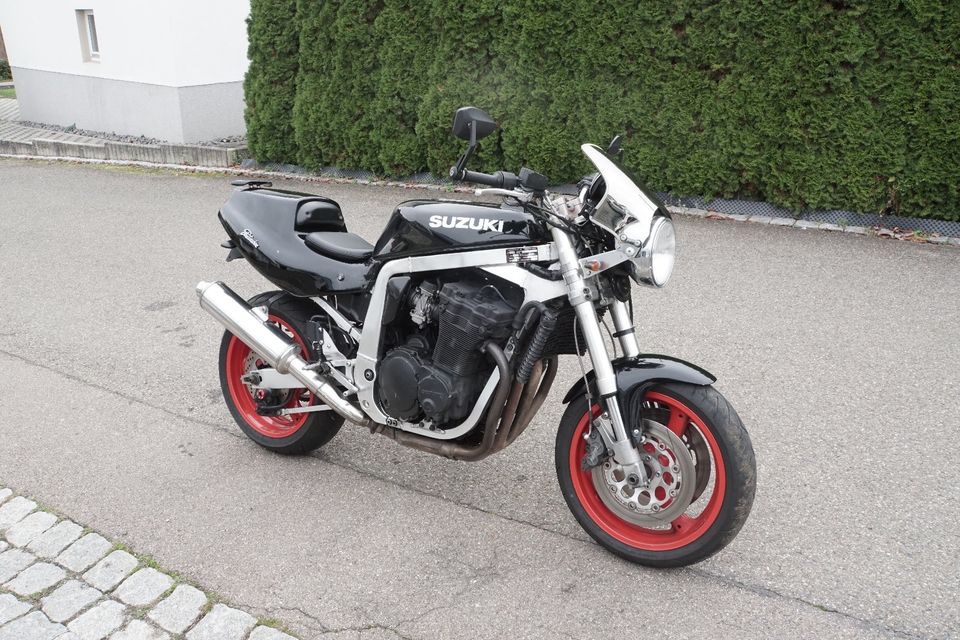 Suzuki GSXR 1100 Gv73c Fußraste Kühler Zündspulen Lima usw. in Geislingen