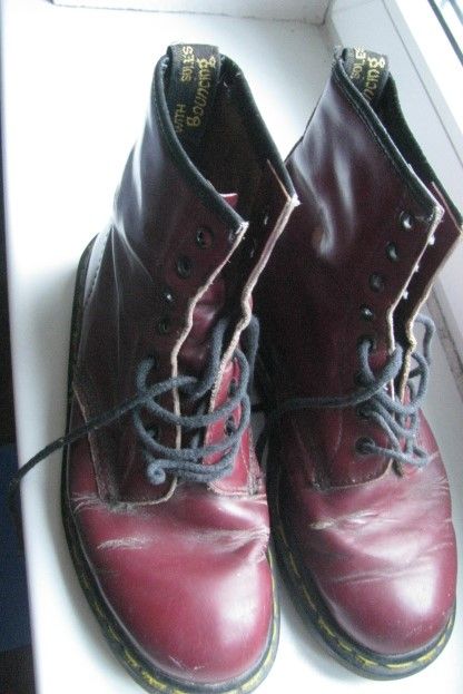 Dr Martens Stiefel 8 Loch, Cherry Red, rot, weinrot, G. 40 / 39 in Flensburg