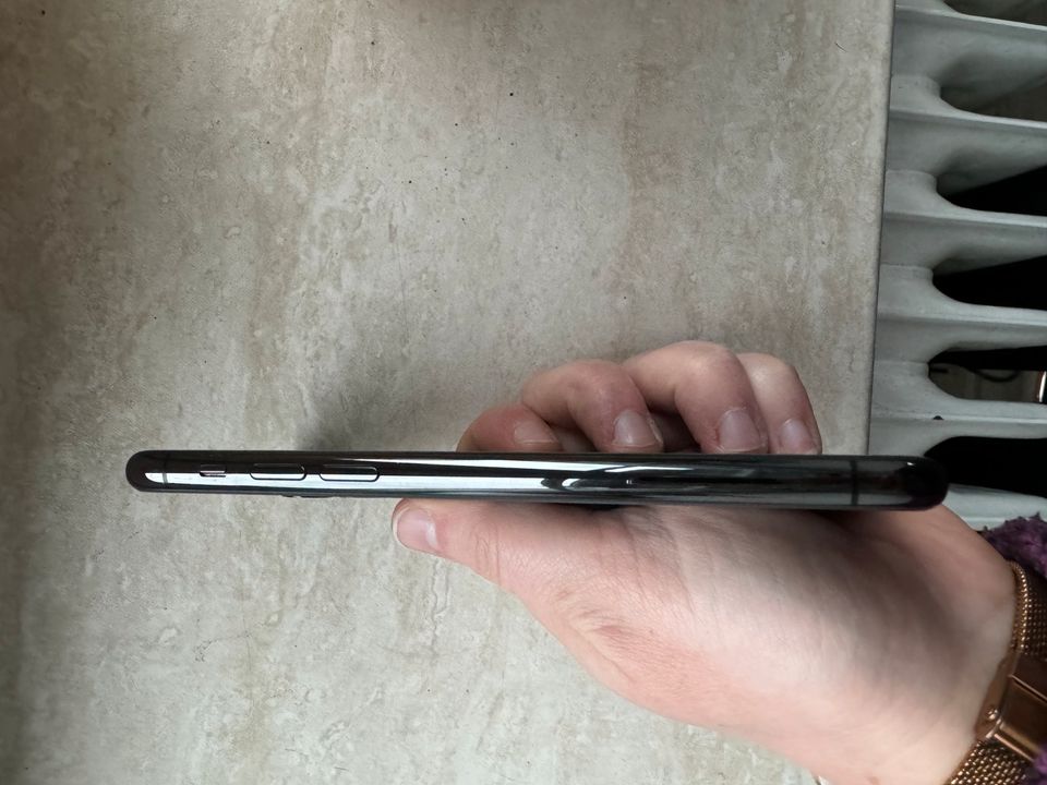 iPhone 11 Pro, 256 GB, Top Zustand, viel Zubehör in Hamburg