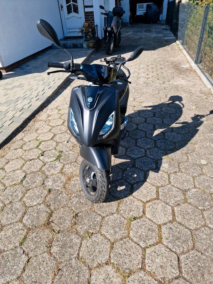 Piaggio One Plus + Long Range E-Roller, kein Mofa in Isenbüttel