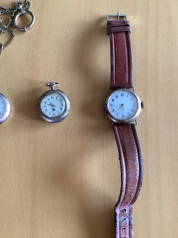 Alte Uhren   Konvolut in Stadtallendorf