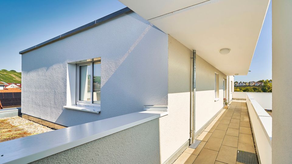 Moderne Penthouse-Wohnung mit 2 Tageslichtbädern, 2 Stellplätzen und Blick auf die Altstadt! in Besigheim