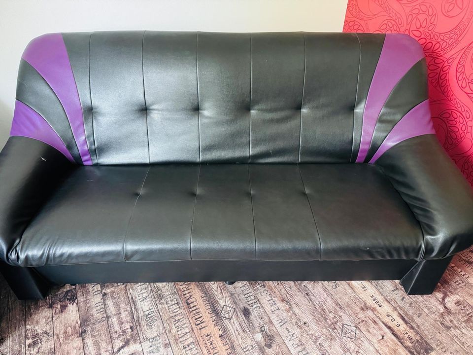 Schwarzes Kunstleder Sofa mit 2 Sesseln in Delbrück