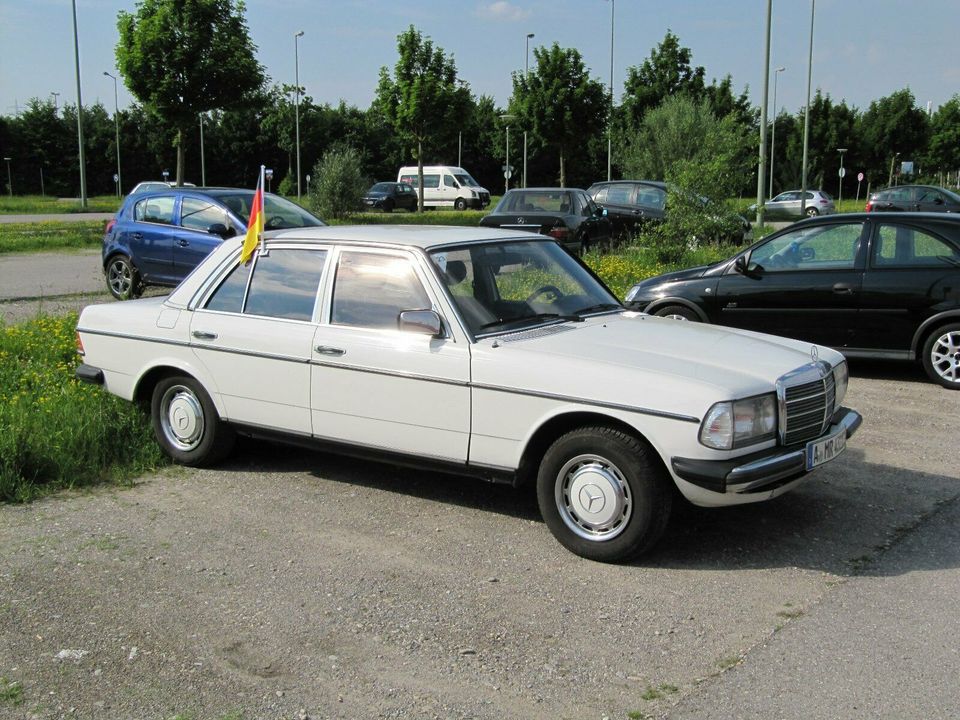 Brautauto Hochzeitsauto Hochzeitsoldtimer Auto (pro Tag) W123 W in Augsburg