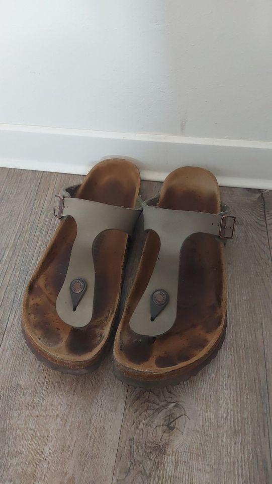 Birkenstock Gizeh, Größe 39, Farbe stone in Wedemark