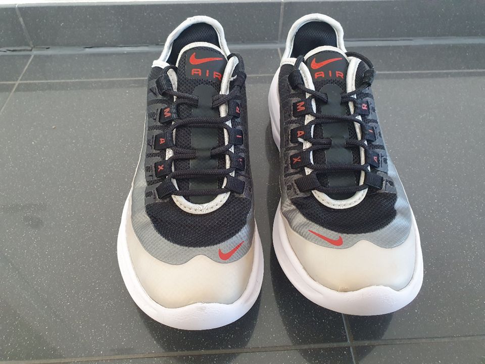 Nike Air Max Sneaker Sportschuhe weiß grau schwarz Größe 36,5 in Bad Füssing