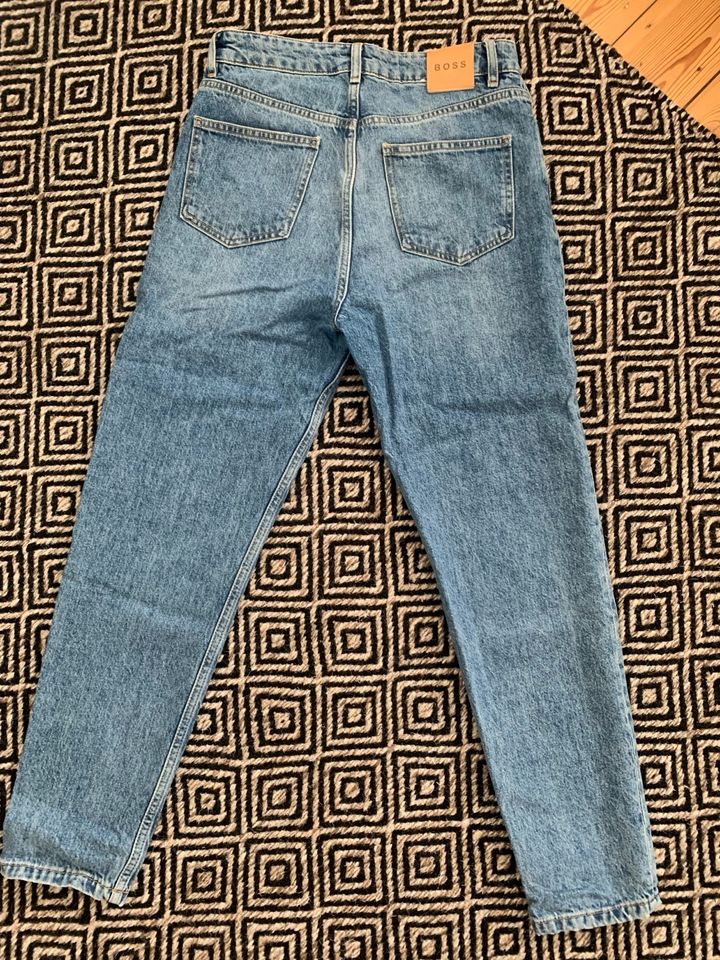 Wie neu! Blaue BOSS Cropped-Jeans mit hohem Bund in Hamburg