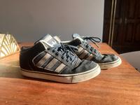 Adidas Sneaker Wildleder, Gr. 40 2/3 – viel getragen, aber cool Berlin - Zehlendorf Vorschau